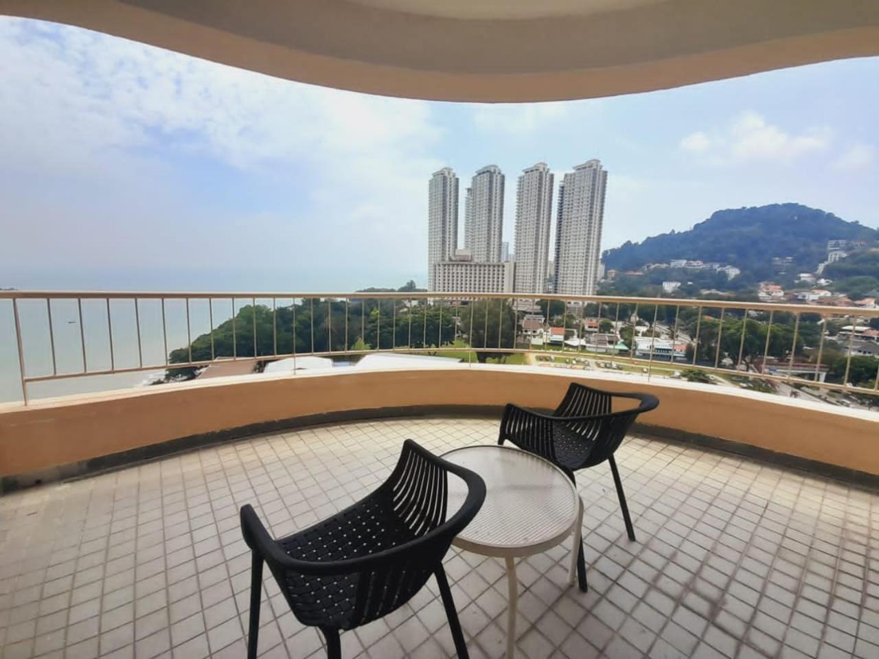 Rainbow Paradise Beachfront Penang Tanjung Bungah (Penang) Exterior foto