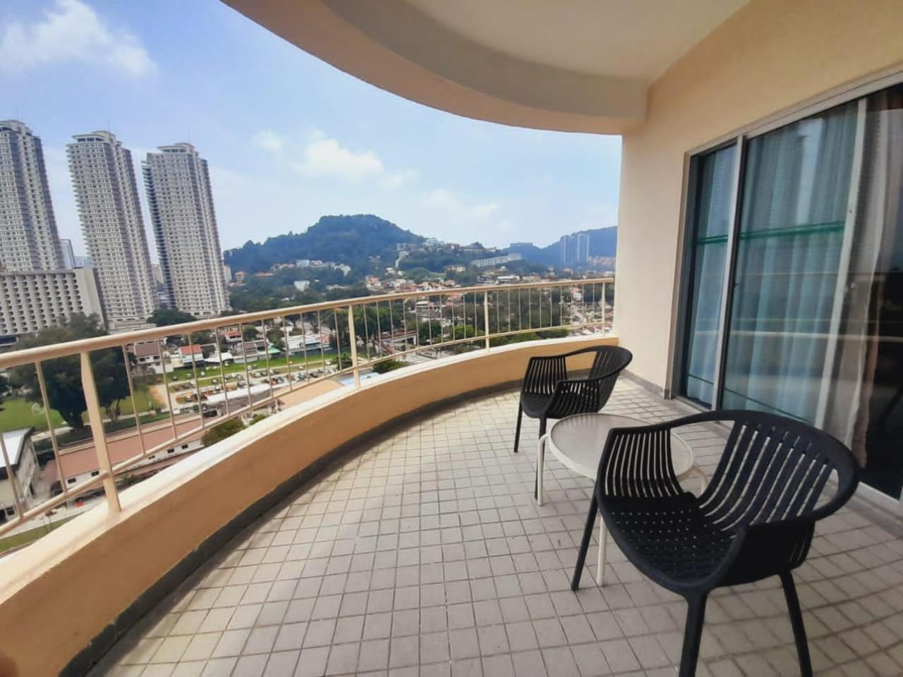 Rainbow Paradise Beachfront Penang Tanjung Bungah (Penang) Exterior foto