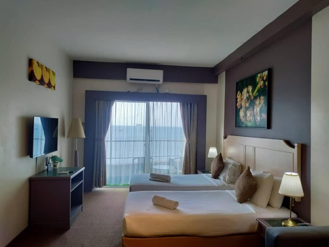 Rainbow Paradise Beachfront Penang Tanjung Bungah (Penang) Exterior foto