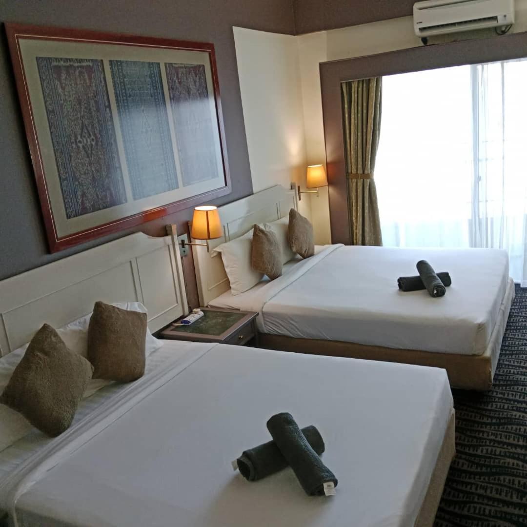 Rainbow Paradise Beachfront Penang Tanjung Bungah (Penang) Exterior foto
